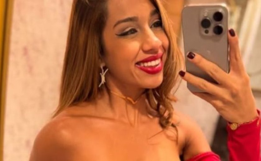 Influenciadora surpreende ao pagar conserto de carro com calçinha usada