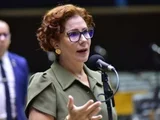 Alexandre de Moraes determina prisão definitiva de Carla Zambelli, perda de mandato e inicia extradição; deputada é considerada foragida na Itália