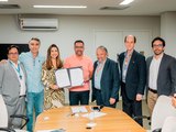 Paulo Dantas assina decreto que amplia oferta de voos em Alagoas