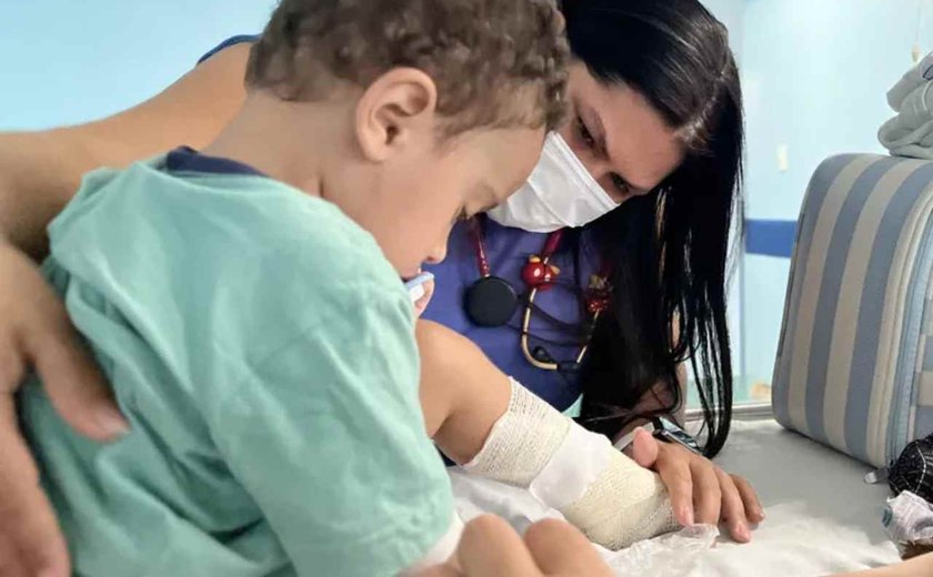 Criança sobrevivente do acidente na Serra recebeu alta nesta terça-feira (3)