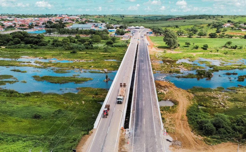 Investimentos do Governo de Alagoas asseguram melhoria da malha viária estadual