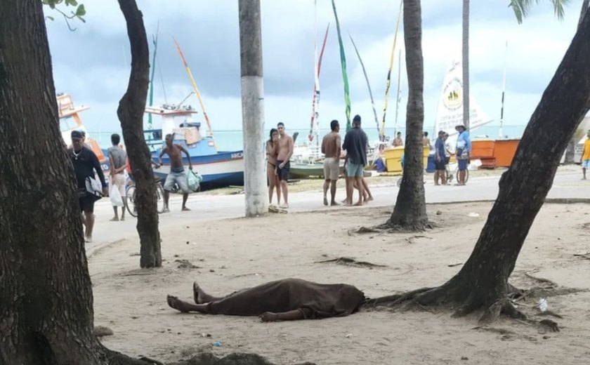 Homem é assassinado a tiros na Orla da Pajuçara, em Maceió