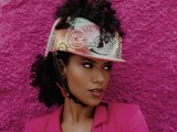 Baianas criam primeiro capacete de ciclismo para cabelos afro