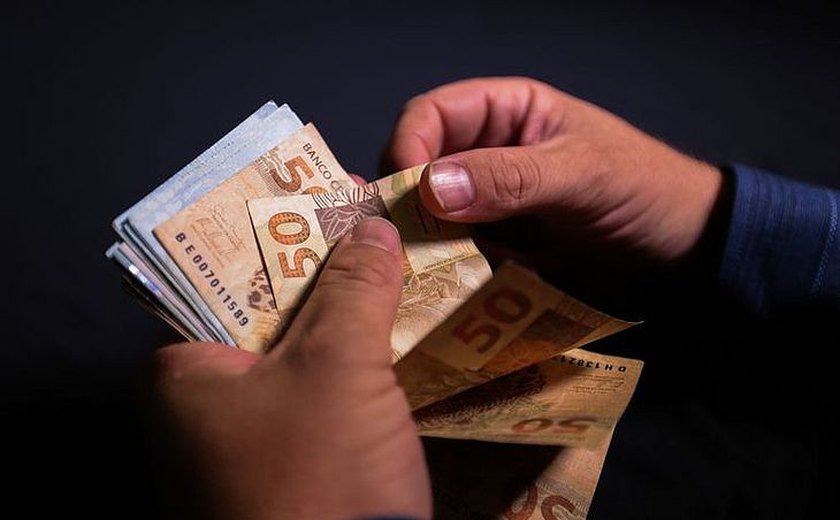 Lula sanciona lei que confirma reajuste salarial de 9% para servidores federais