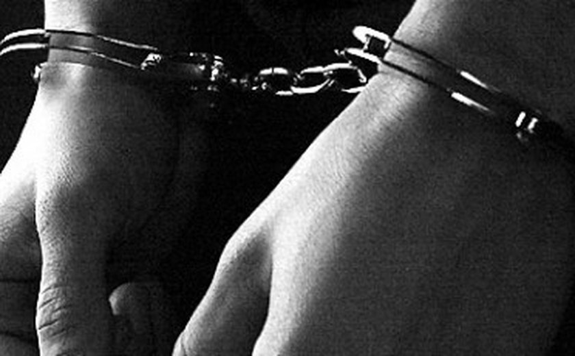 Mulher que confessou matar o amante tem prisão preventiva revogada