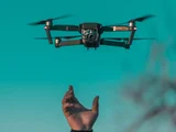 Piloto de drone à psicólogo(a) infantil: Veja as 25 profissões em alta para 2024
