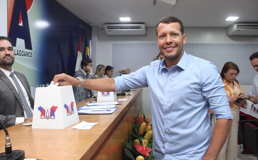 Prefeito Remi Filho se reune com representantes da Caixa e pauta projetos para Murici