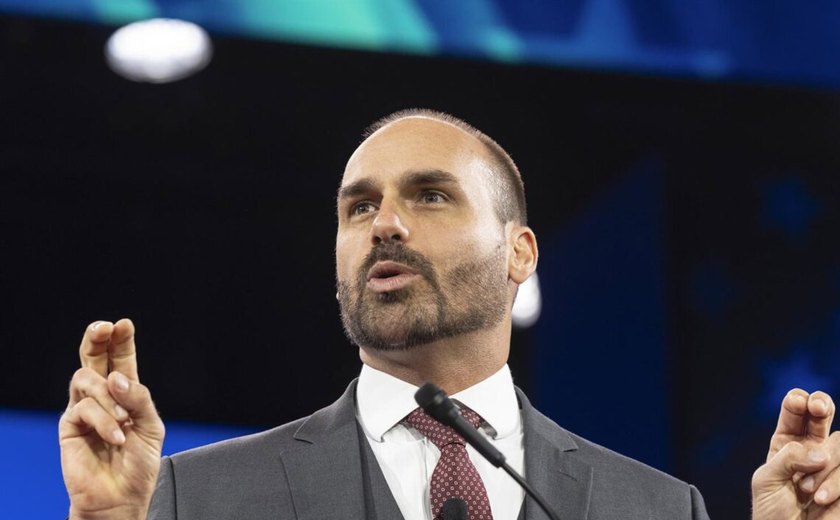 Eduardo Bolsonaro sobre 2026: “Com meu pai fora, eu sou candidato à Presidência”
