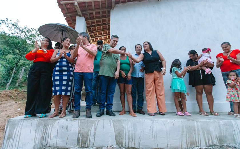 Geo Cruz entrega mais três casas reformadas em Ibateguara e programa Minha Casa Nova chega a 157 unidades