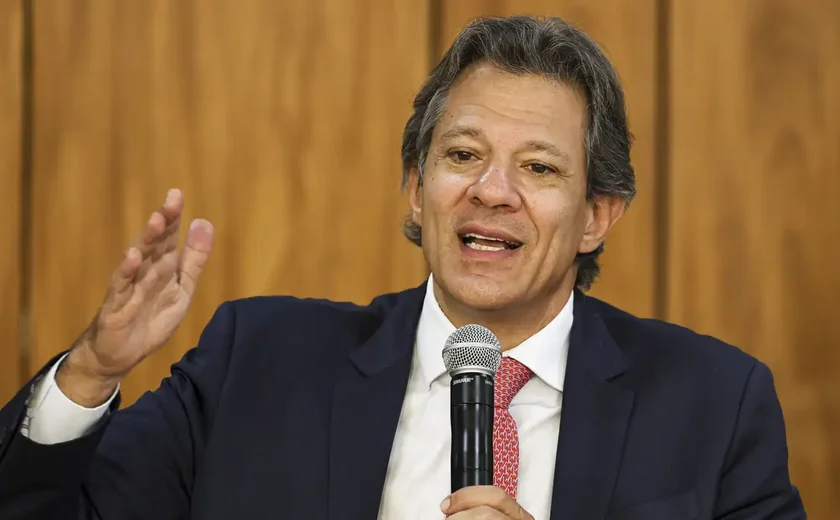 Haddad anuncia isenção de IR para quem ganha até R$ 5 mil
