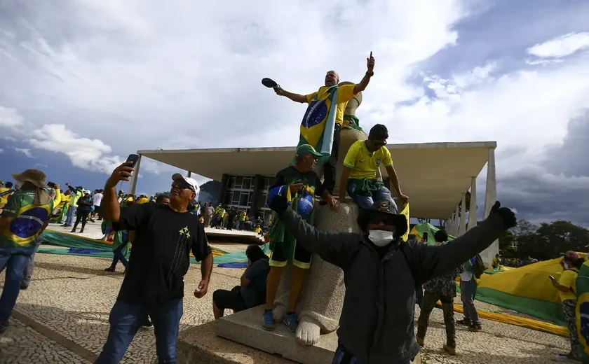 Um ano após tentativa de golpe, STF mantém 66 presos