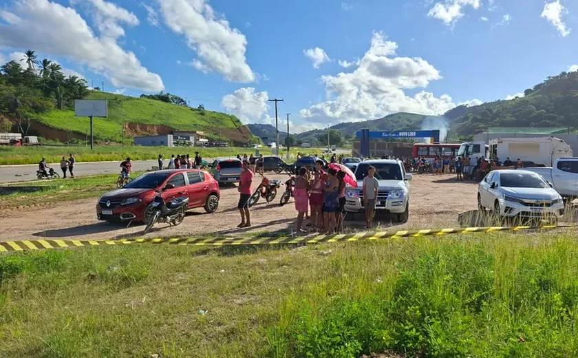 População pede justiça após corpo da bebê Ana Beatriz ser encontrado na casa da família