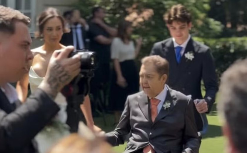 Em cadeira de rodas, Faustão leva a filha ao altar em dia especial de celebração