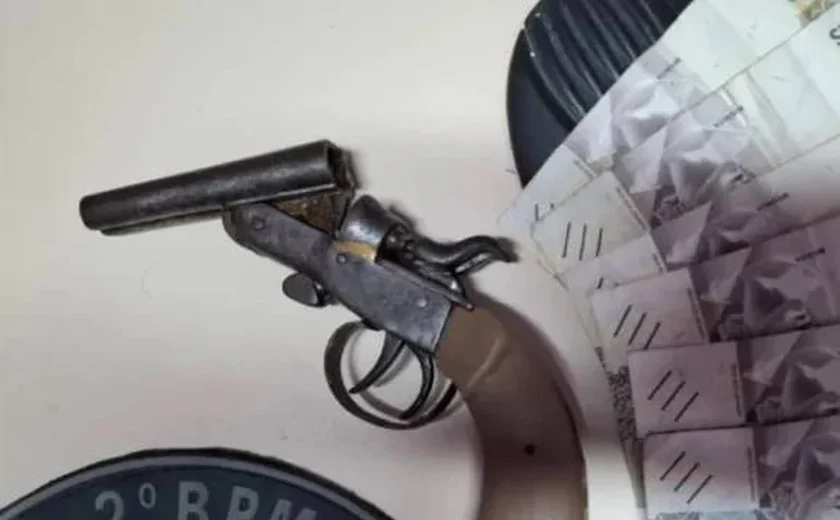 Homem é detido em Murici com arma de fogo, dinheiro falso e motocicleta adulterada