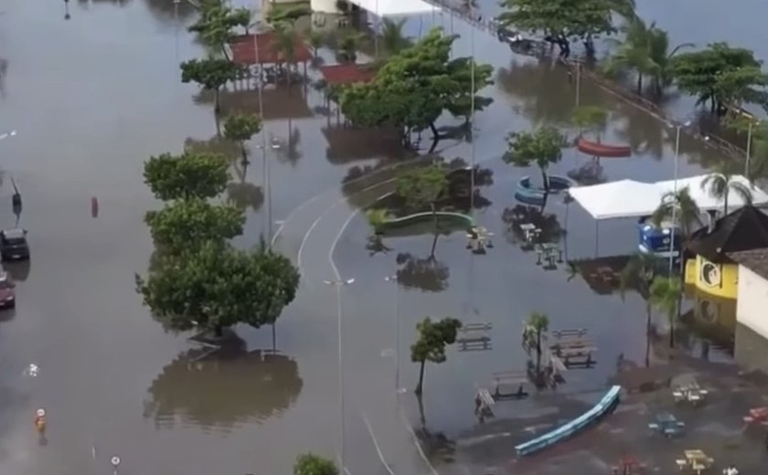 Chuvas fortes causam alagamentos e transtornos em Alagoas