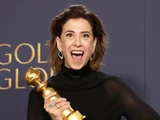 Fernanda Torres leva Globo de Ouro de melhor atriz e dedica prêmio a Fernanda Montenegro