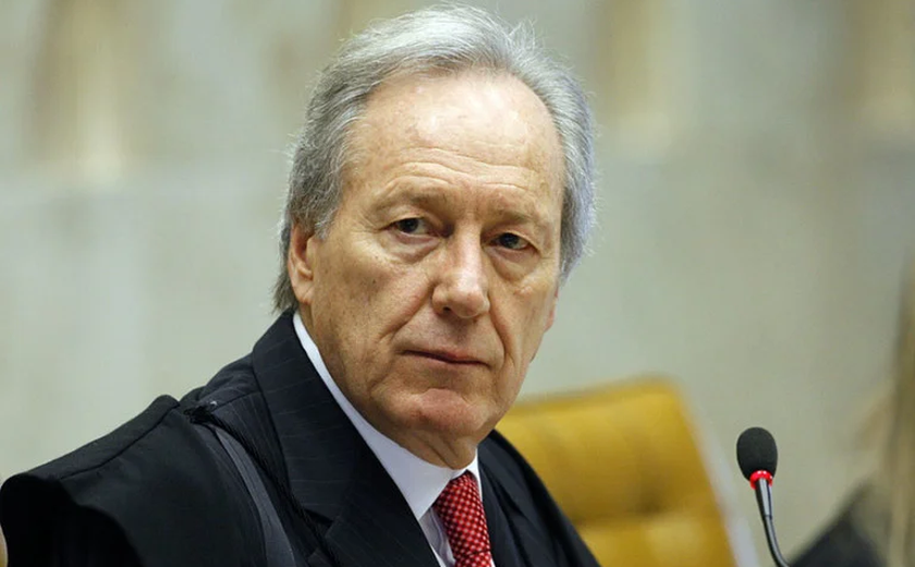 Lewandowski aceita convite de Lula e será ministro da Justiça