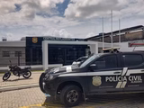 Homem é flagrado dirigindo embriagado, pede ajuda para polícia, mas agride PMs com socos em Maceió