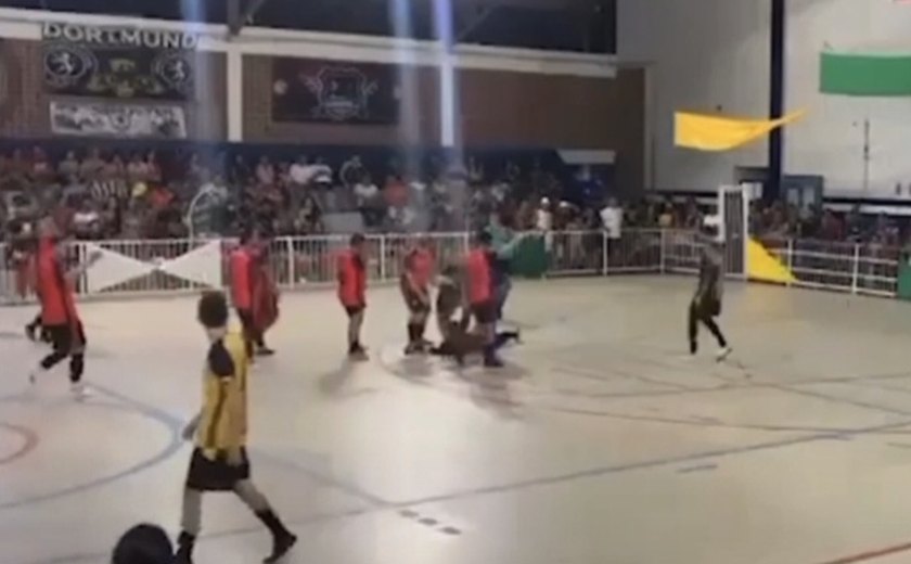 Goleiro morre após defender pênalti em torneio de futsal no Pará