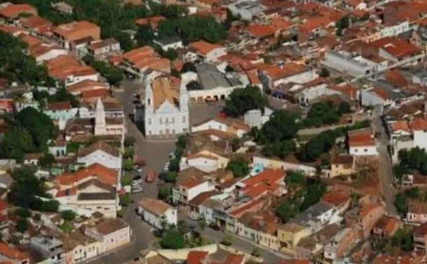 Adolescente é apreendido suspeito de ameaçar colocar fogo na casa com a mãe dentro
