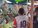 Policiais do BPA entram em confronto com homem, durante fiscalização, na Feirinha do Tabuleiro