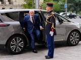 Lula alerta para os riscos da inteligência artificial e propõe governança global durante cerimônia na França