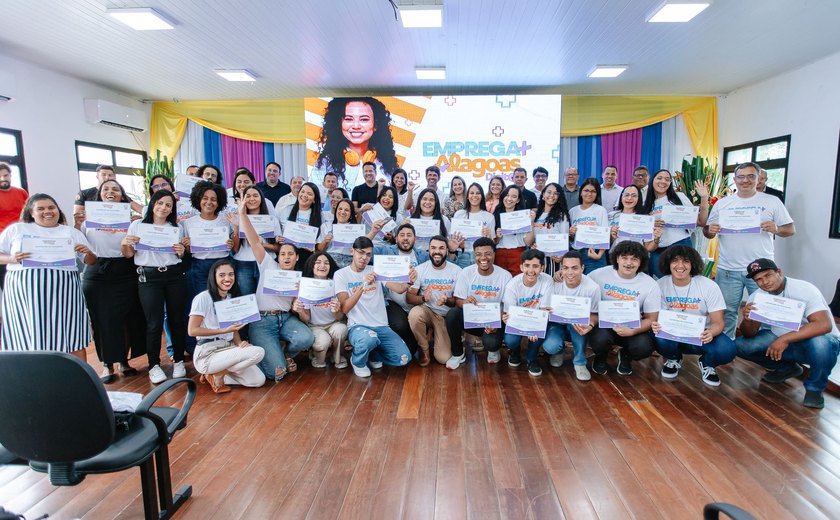 Governo Junior Menezes forma 1º turma de AL em curso público de gestão de redes sociais; prefeito se compromete a lançar programa de comunicação