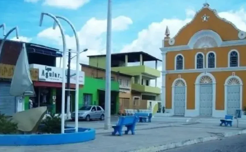 Mulher é agredida pelo companheiro com pedaço de pau em via pública no Agreste de Alagoas