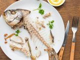 Mulher morre dias após se engasgar com espinha de peixe