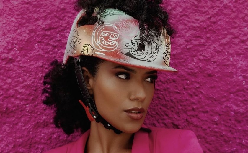 Baianas criam primeiro capacete de ciclismo para cabelos afro