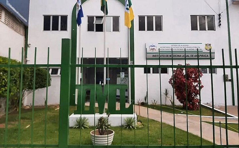 Homem é encontrado morto com marcas de violência em frente a motel, em Arapiraca
