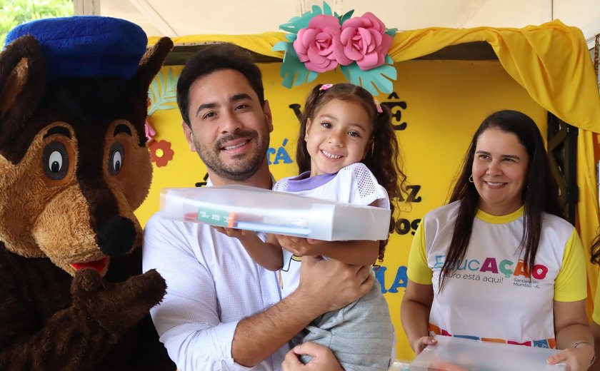 Santana do Mundaú inicia volta às aulas com entrega de kits escolares