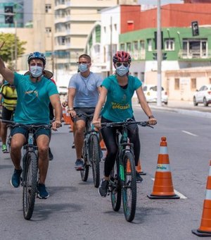 Prefeito JHC entrega ciclofaixa Maceió é Massa que vai funcionar aos domingos na orla marítima