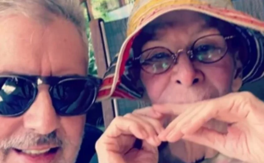 Em recuperação, Rita Lee compartilha foto apaixonante com o marido