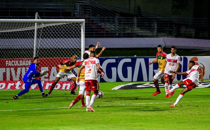 CRB é o melhor visitante da Série B, mas desempenho em casa despencou