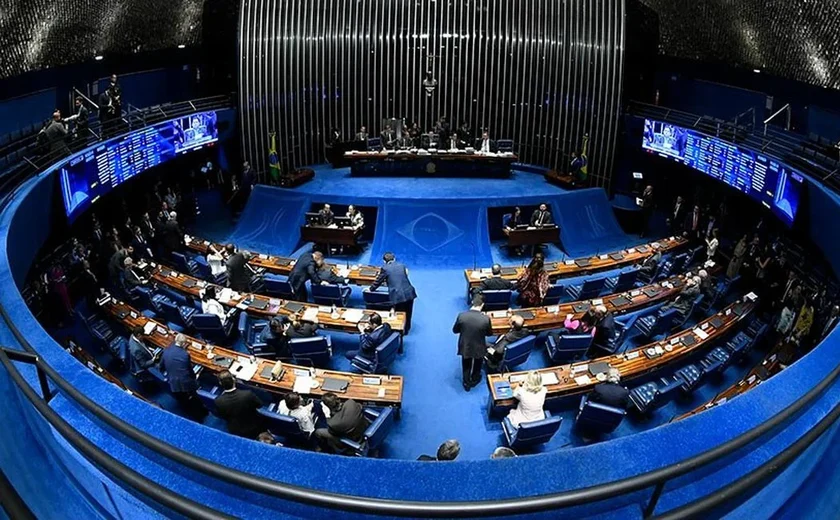 Senado aprova PEC da reforma eleitoral sem a volta das coligações