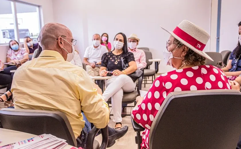 Tereza Nelma mostra importância do Hospital de Amor para municípios do Agreste e classe empresarial local