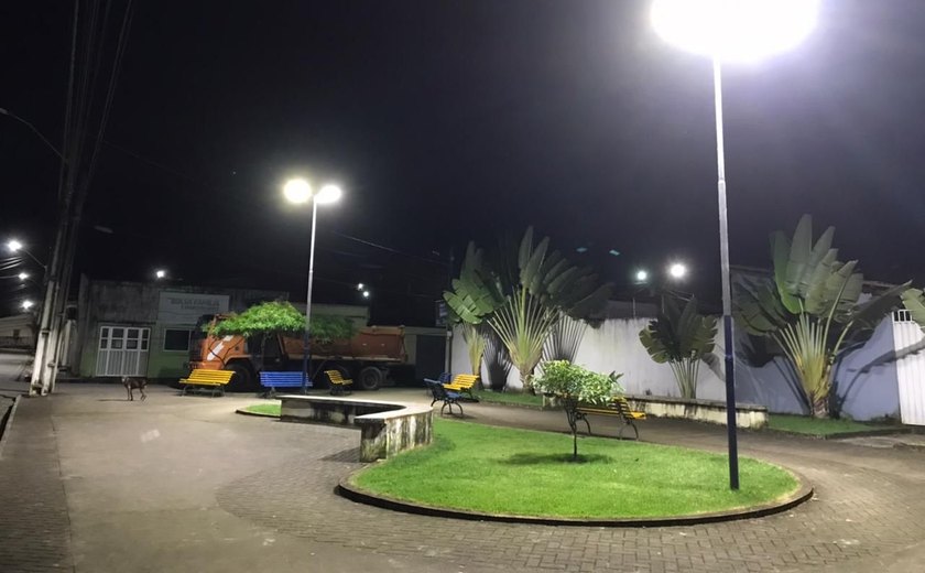 Prefeitura de Branquinha instala iluminação de LED em duas praças