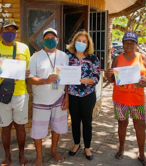 Secretaria de Turismo entrega 150 certificados de capacitação a jangadeiros