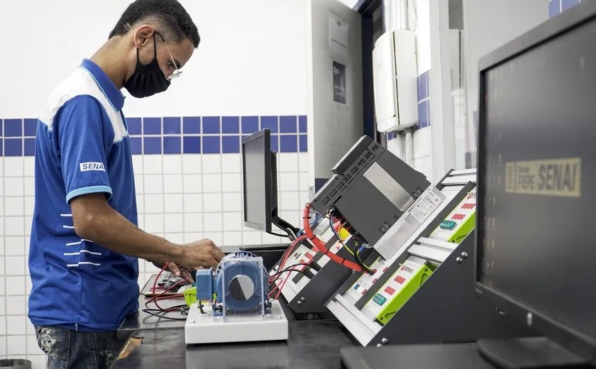 Programa oferece 530 vagas em cursos gratuitos para jovens