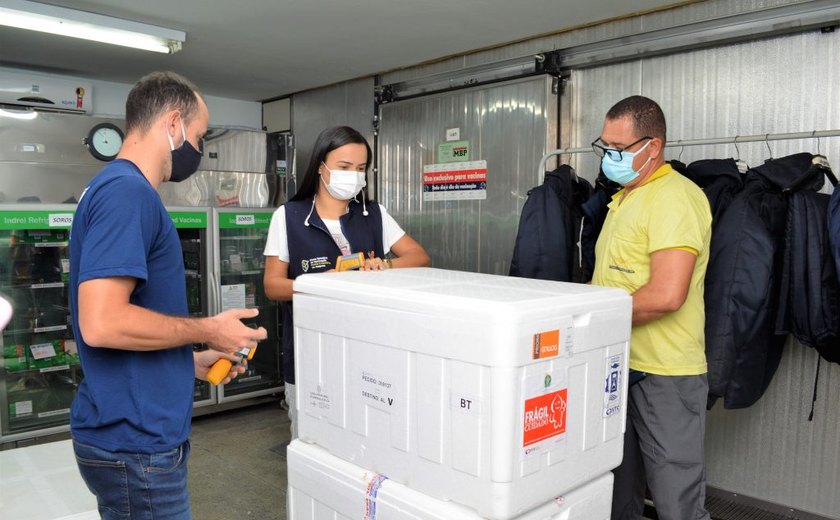 Alagoas recebeu mais 66.460 doses de vacinas contra a Covid-19 nesta sexta Municípios