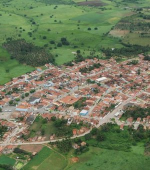 Filho impede que mãe e irmãos entrem em casa e acaba preso