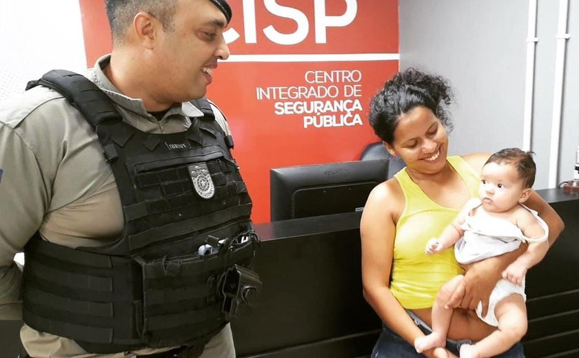 Policial militar salva bebê de dois meses que engasgou com leite materno