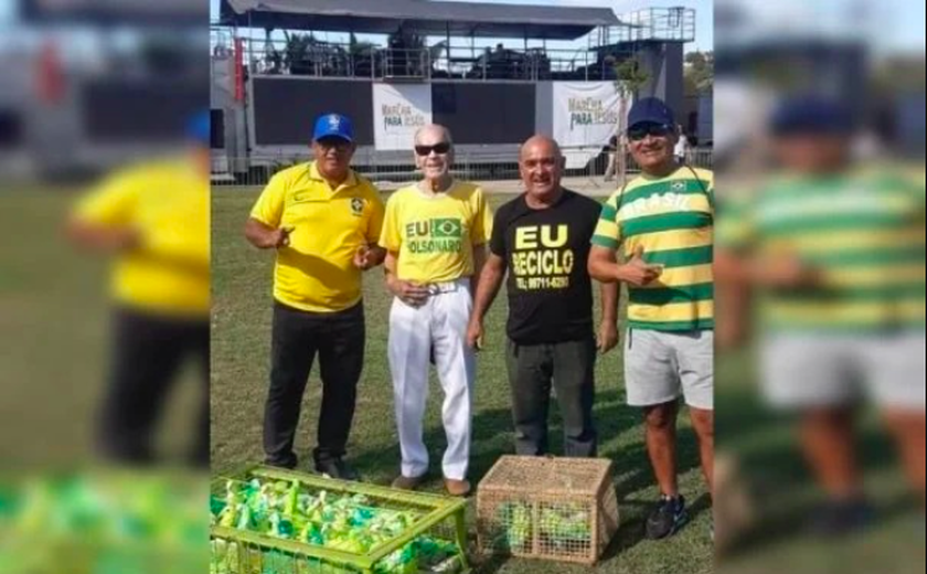 Bolsonaristas pintam 80 pombos de verde e amarelo em Vitória