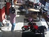 Homem é morto com 10 tiros enquanto esperava conserto de moto na Praça do Pirulito