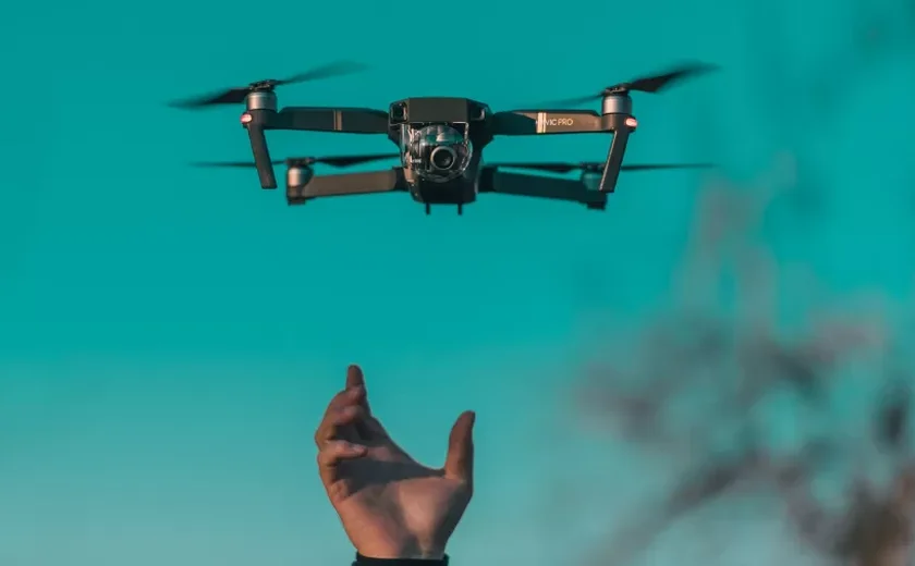Piloto de drone à psicólogo(a) infantil: Veja as 25 profissões em alta para 2024