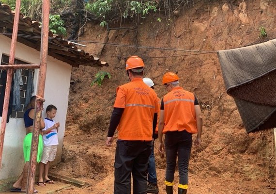 Chuvas intensas mobilizam equipes da Prefeitura de Maceió, que reforça ações em áreas de risco