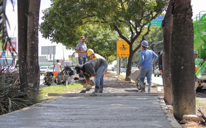 Prefeitura de Maceió retoma obras da ciclovia na Avenida Fernandes Lima