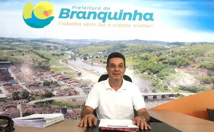 Prefeitura de Branquinha antecipa salário de novembro e credita 13º dos professores contratados