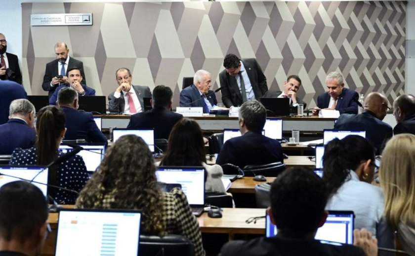 Comissão do Senado aprova fim da escala 6x1 e reduz jornada máxima para 36 horas